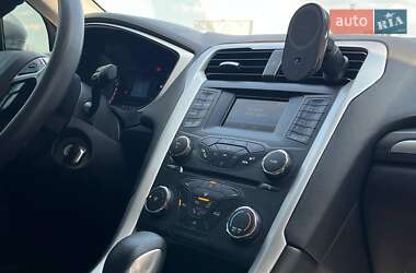 Седан Ford Fusion 2016 в 