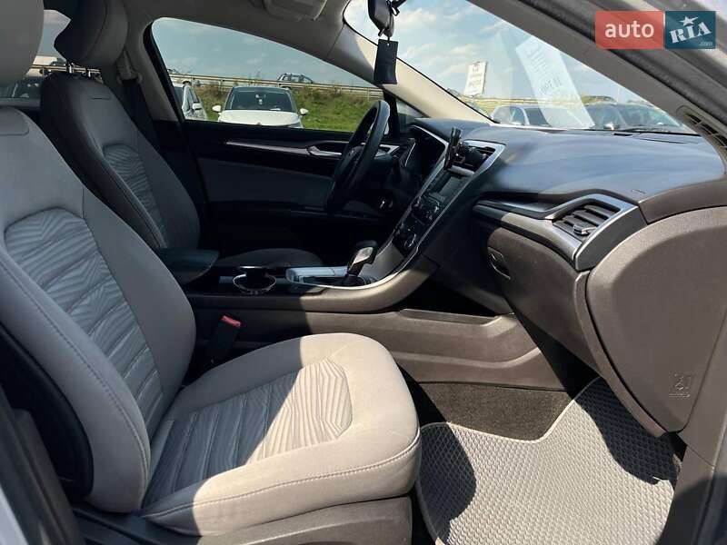 Седан Ford Fusion 2016 в Львове