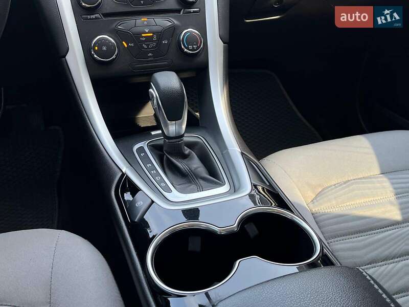 Седан Ford Fusion 2016 в Львове