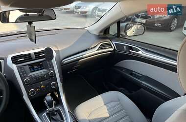 Седан Ford Fusion 2016 в 