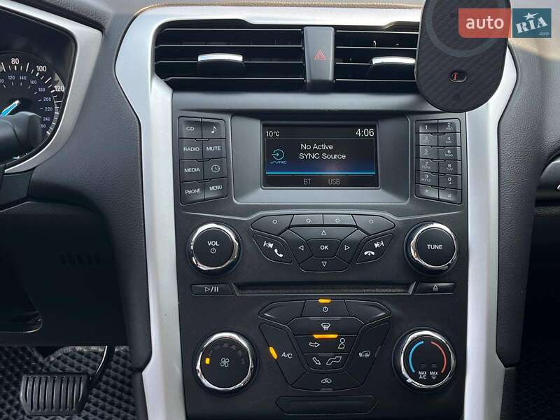 Седан Ford Fusion 2016 в Львове
