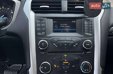 Седан Ford Fusion 2016 в 