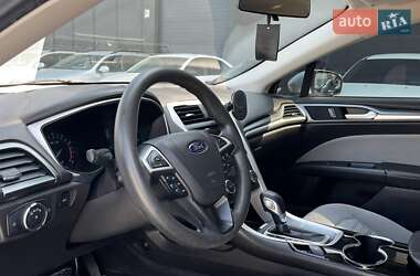 Седан Ford Fusion 2016 в 