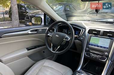 Седан Ford Fusion 2016 в 