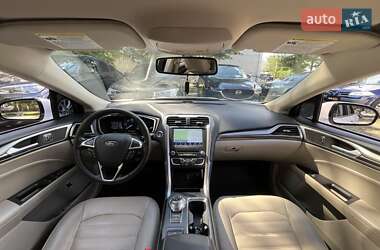 Седан Ford Fusion 2016 в 