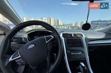 Седан Ford Fusion 2016 в 