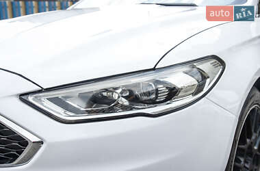 Седан Ford Fusion 2017 в 