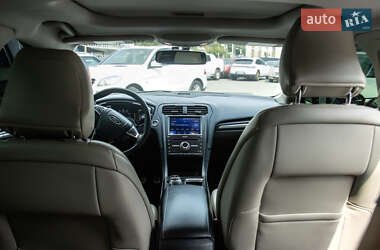 Седан Ford Fusion 2017 в 