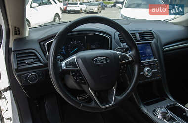 Седан Ford Fusion 2017 в 
