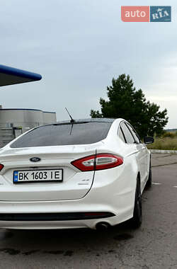 Седан Ford Fusion 2016 в Львове