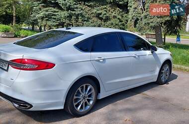 Седан Ford Fusion 2017 в 