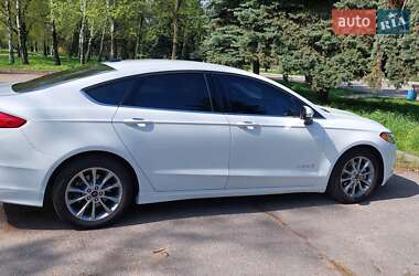 Седан Ford Fusion 2017 в 