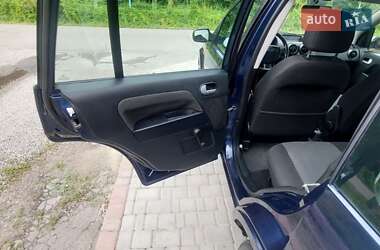 Хэтчбек Ford Fusion 2004 в 