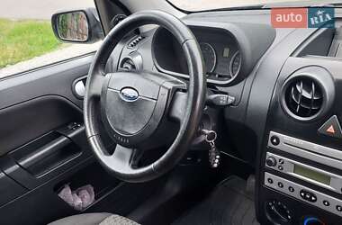 Хэтчбек Ford Fusion 2004 в 