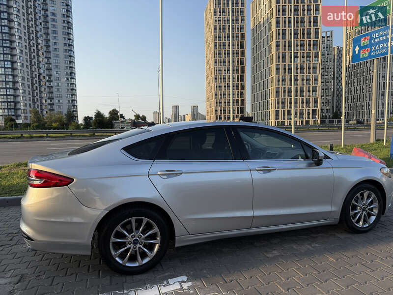 Седан Ford Fusion 2017 в 