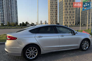 Седан Ford Fusion 2017 в 