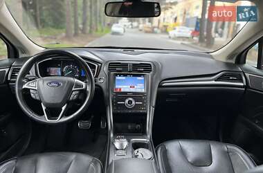 Седан Ford Fusion 2016 в 