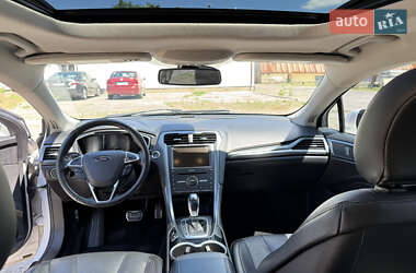 Седан Ford Fusion 2015 в 