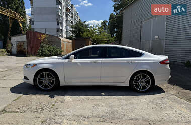 Седан Ford Fusion 2015 в 