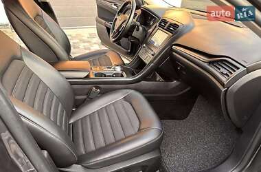 Седан Ford Fusion 2017 в 