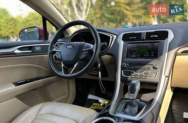 Седан Ford Fusion 2016 в 
