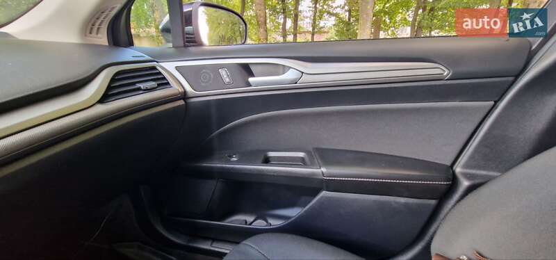 Седан Ford Fusion 2020 в Стрию