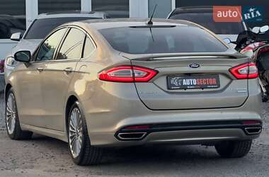 Седан Ford Fusion 2015 в 