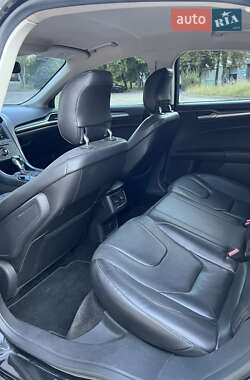 Седан Ford Fusion 2013 в 