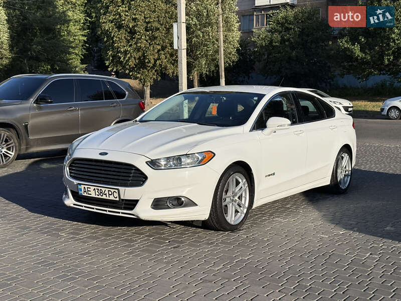 Седан Ford Fusion 2015 в 