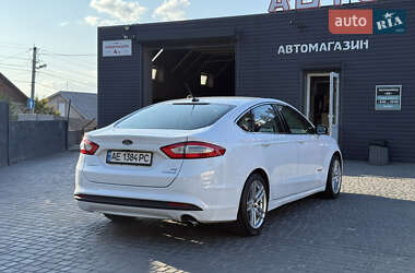 Седан Ford Fusion 2015 в 