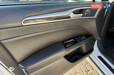 Седан Ford Fusion 2015 в 