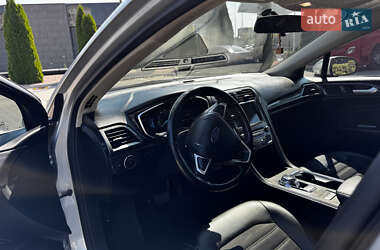 Седан Ford Fusion 2016 в 