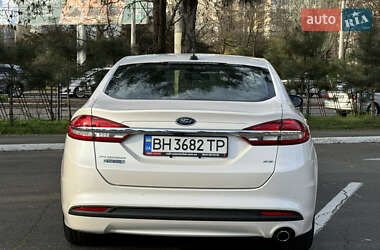 Седан Ford Fusion 2016 в 