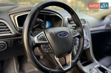 Седан Ford Fusion 2016 в 