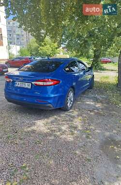 Седан Ford Fusion 2019 в 