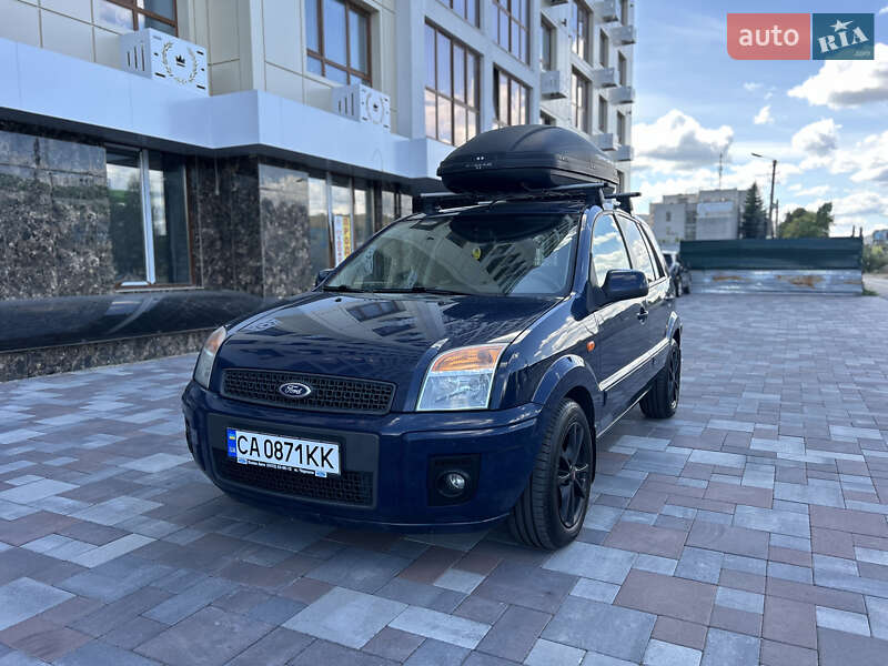 Хэтчбек Ford Fusion 2011 в 