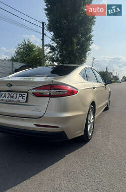 Седан Ford Fusion 2019 в 