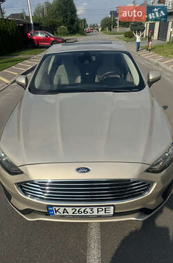 Седан Ford Fusion 2019 в 