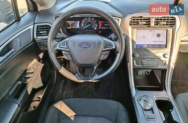 Седан Ford Fusion 2019 в 