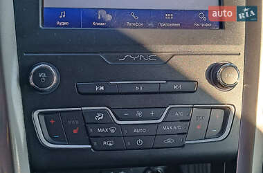 Седан Ford Fusion 2019 в 