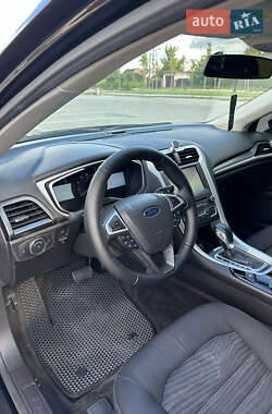 Седан Ford Fusion 2015 в 