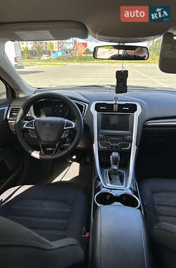 Седан Ford Fusion 2015 в 