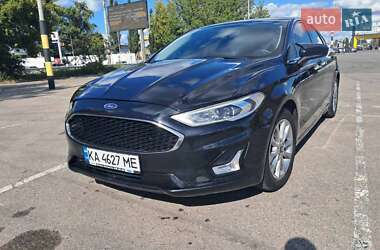 Седан Ford Fusion 2016 в 