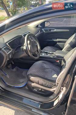 Седан Ford Fusion 2016 в 