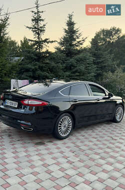 Седан Ford Fusion 2013 в 