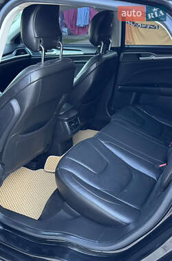 Седан Ford Fusion 2013 в 