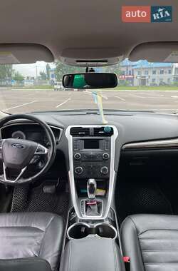 Седан Ford Fusion 2013 в 