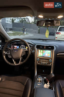 Седан Ford Fusion 2017 в 