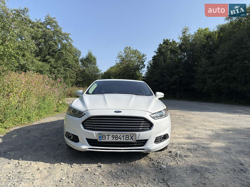 Седан Ford Fusion 2015 в 