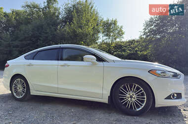 Седан Ford Fusion 2015 в 